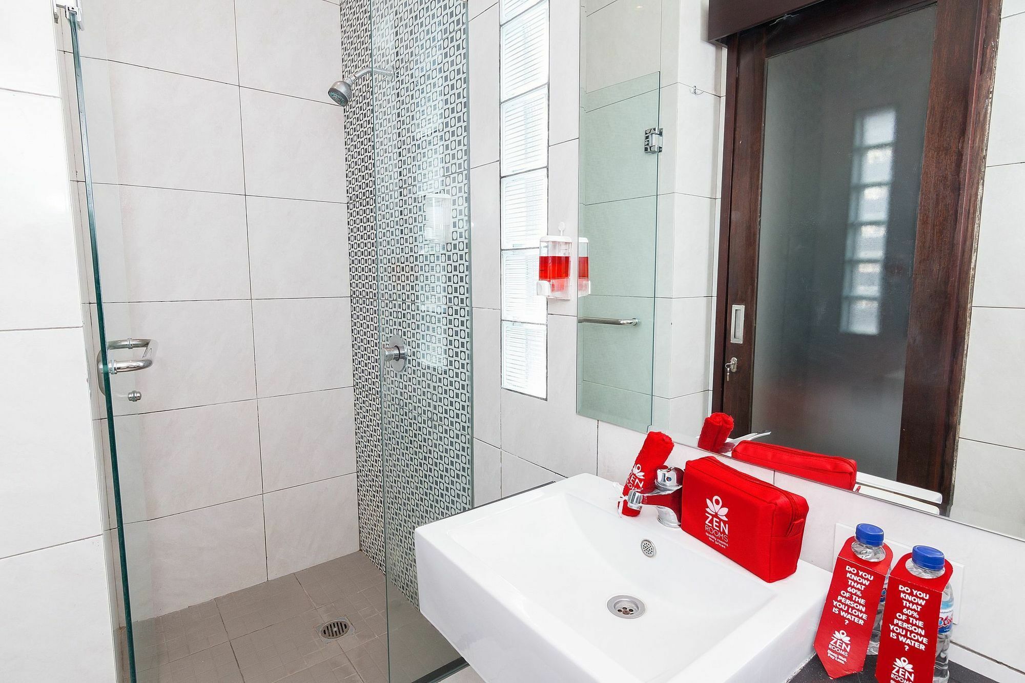 Hotel Zen Kuta Theater